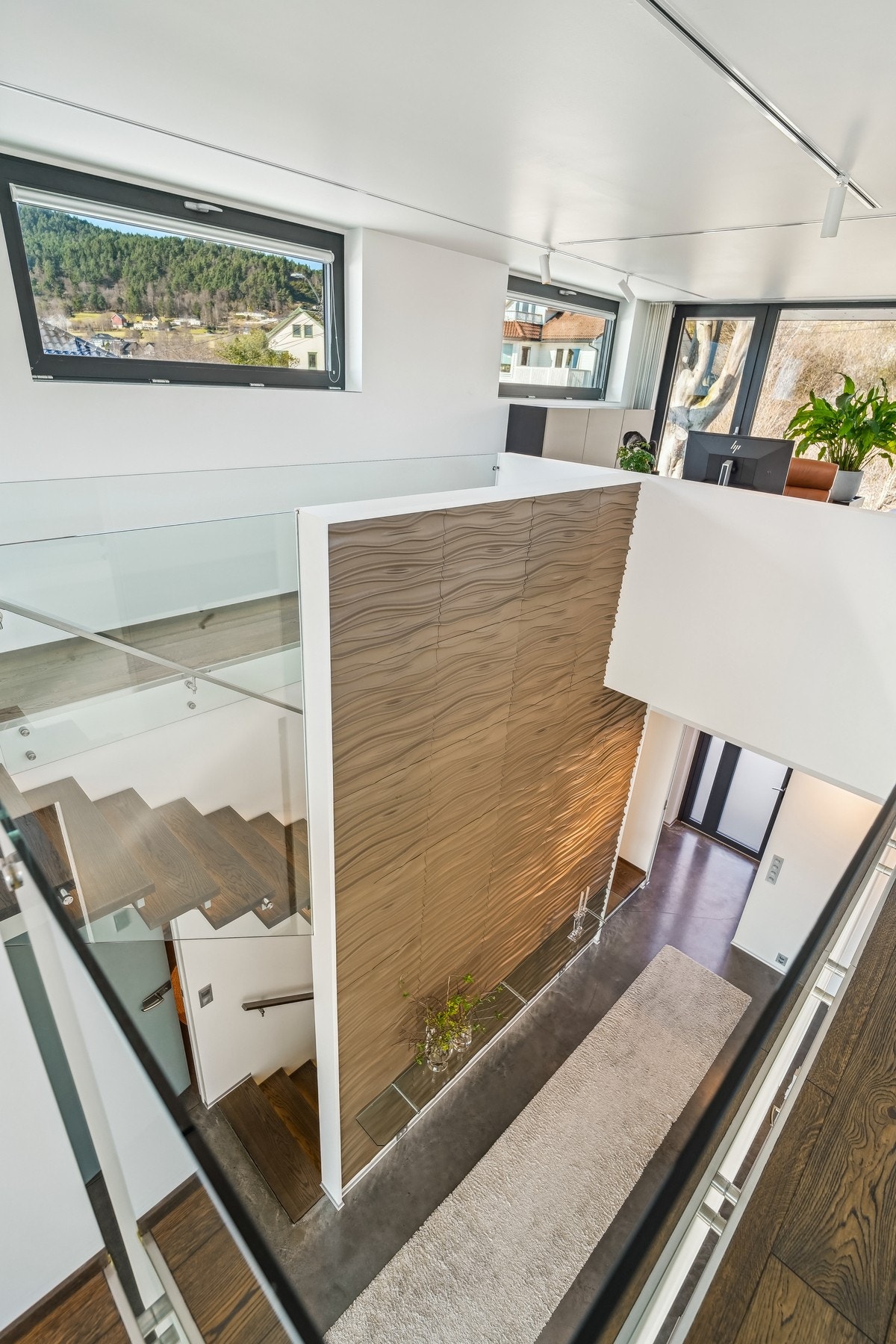 Øverst i huset finner man en praktfull stue, et ekstra oppholdsrom for både avslapning og vennebesøk. Galleribilde