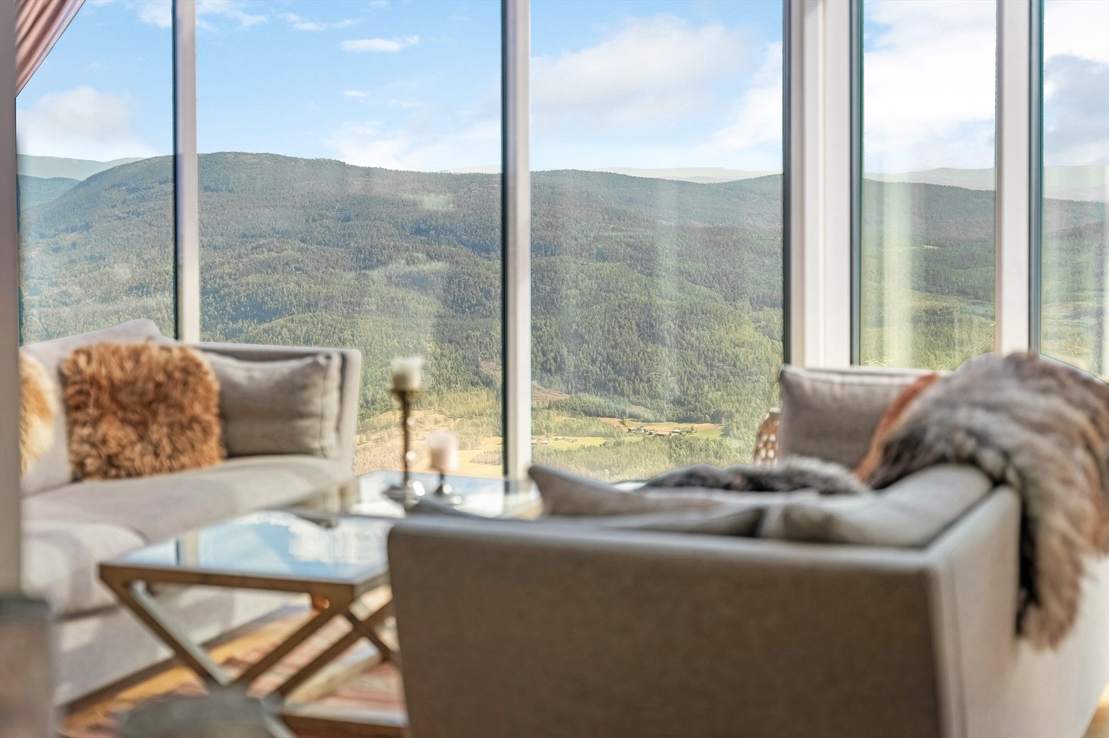 Det er bare å spenne på seg skiene og skli rett ut i alpinanlegget, og ski-in tilbake til hytta. Galleribilde