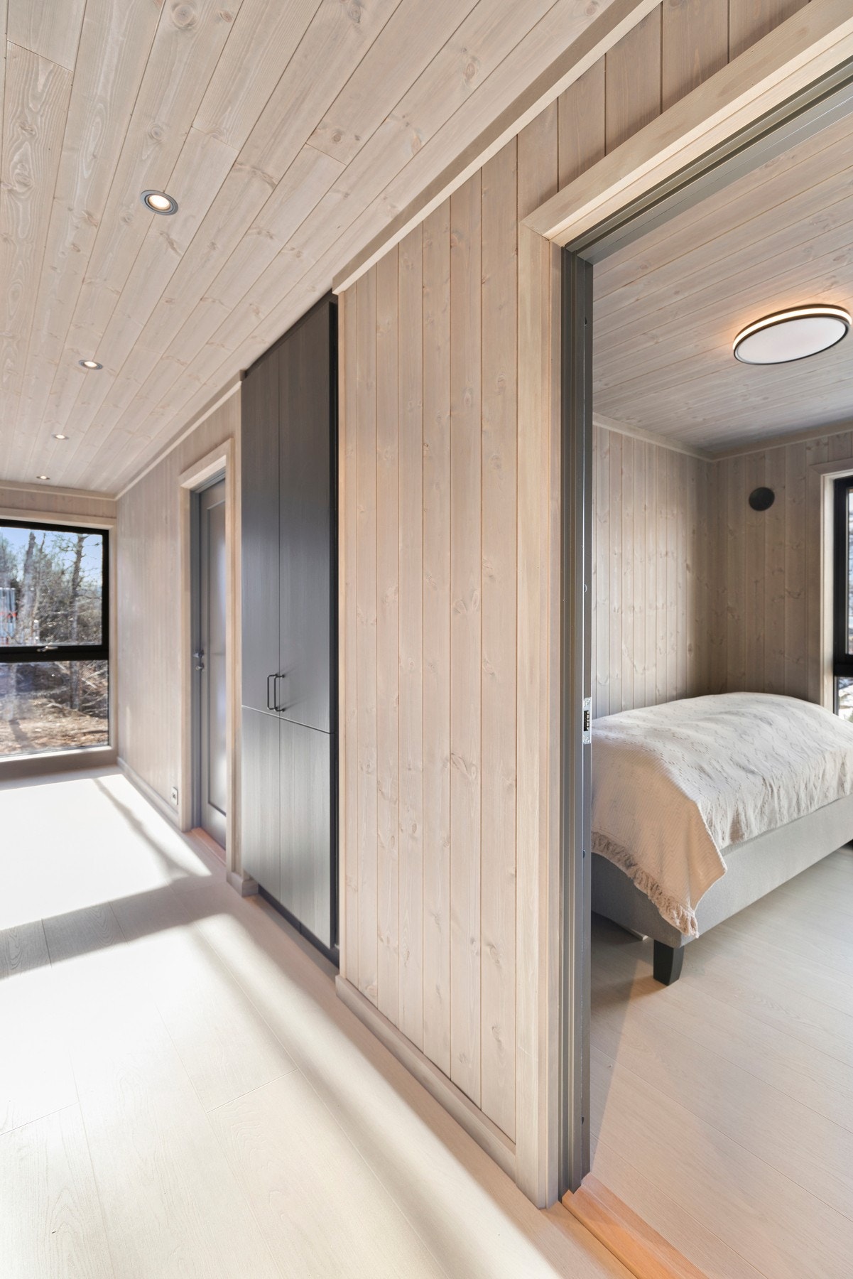 I gangen er det garderobeskap fra HTH. Galleribilde