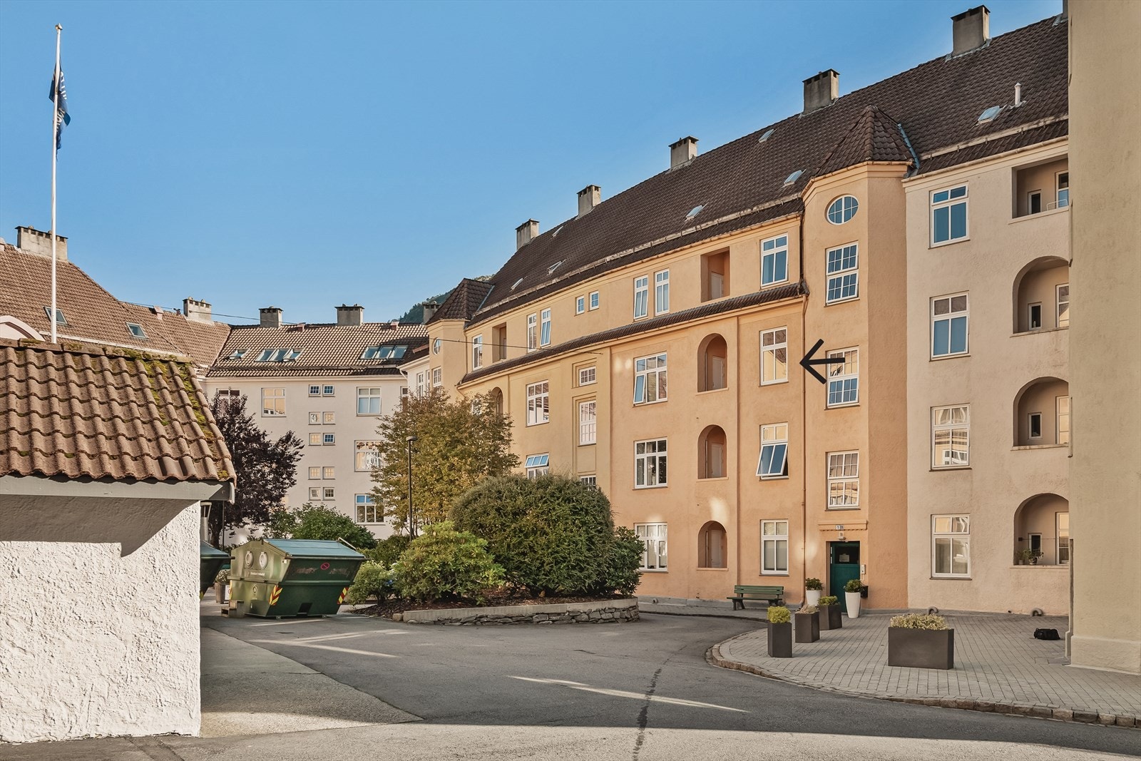Leiligheten ligger fint til i byggets tredje etasje. Galleribilde