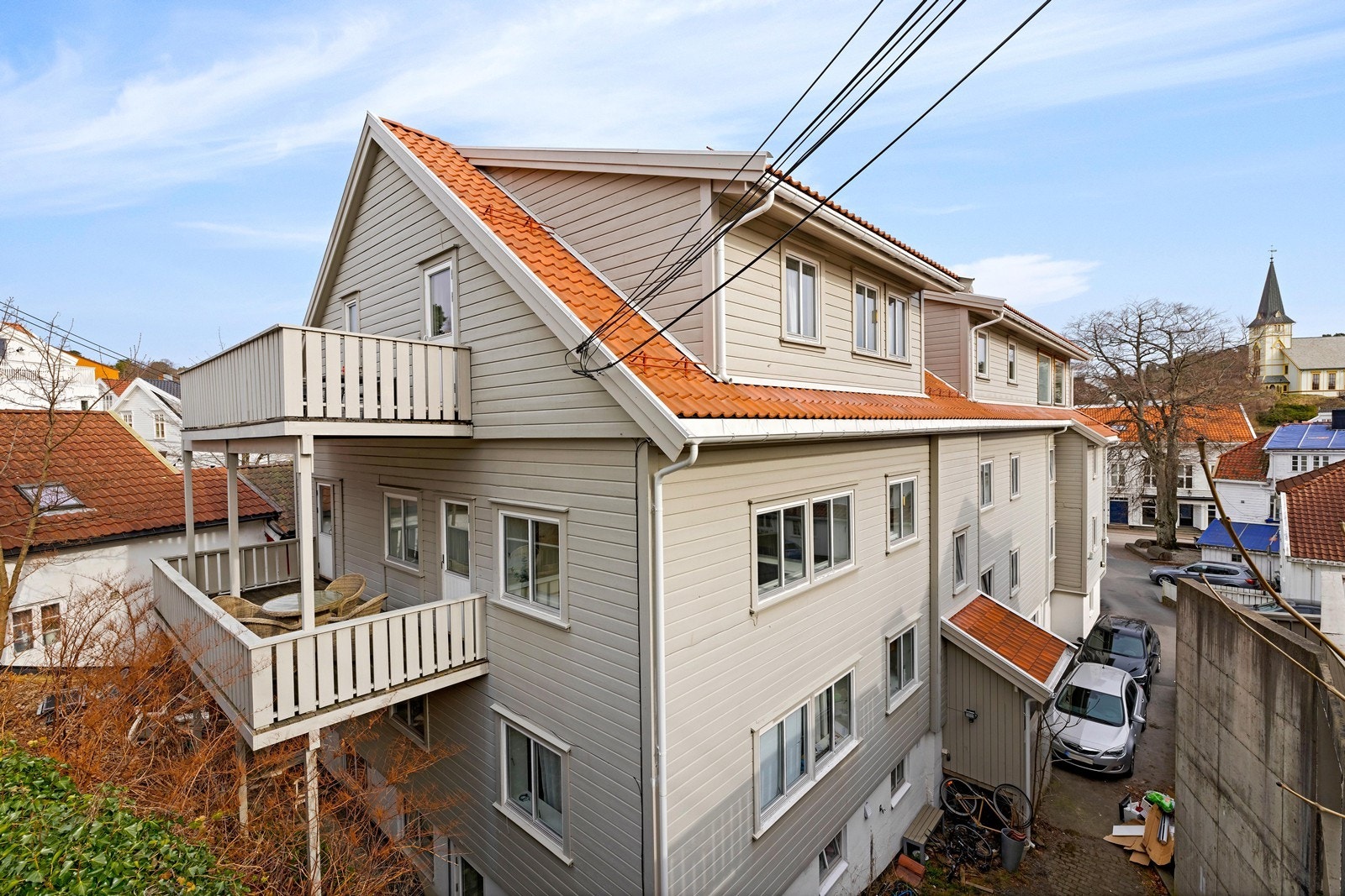 Leiligheten ligger i 2. etg. med koselig balkong ut fra stuen Galleribilde