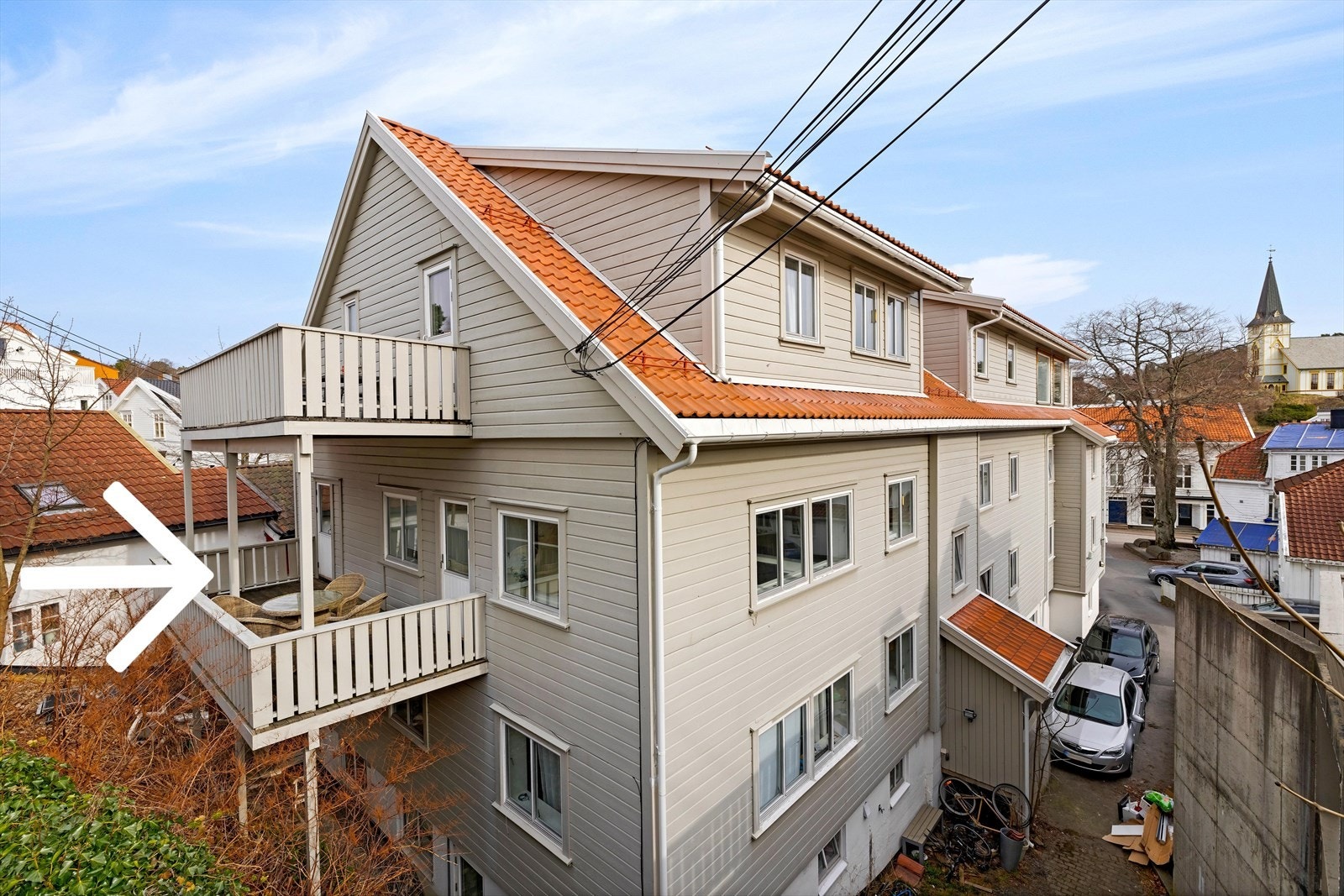 Leiligheten ligger i 2. etg. med koselig balkong ut fra stuen Galleribilde