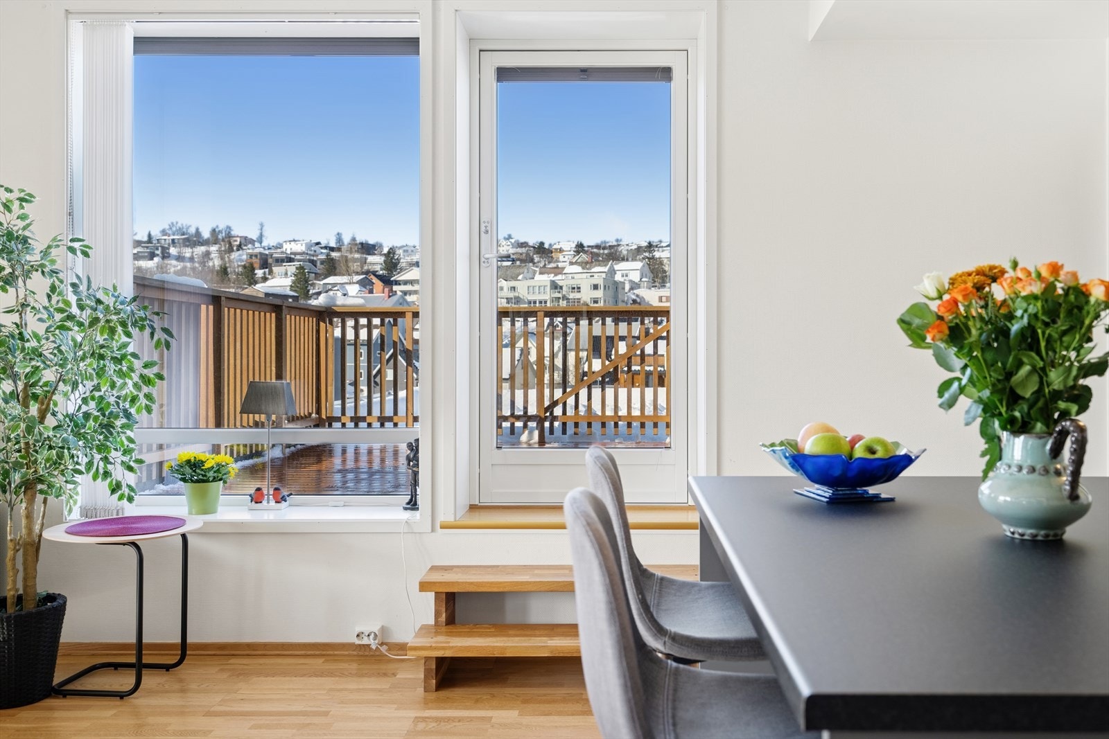 Adkomst ut til terrassen fra stuen. Galleribilde