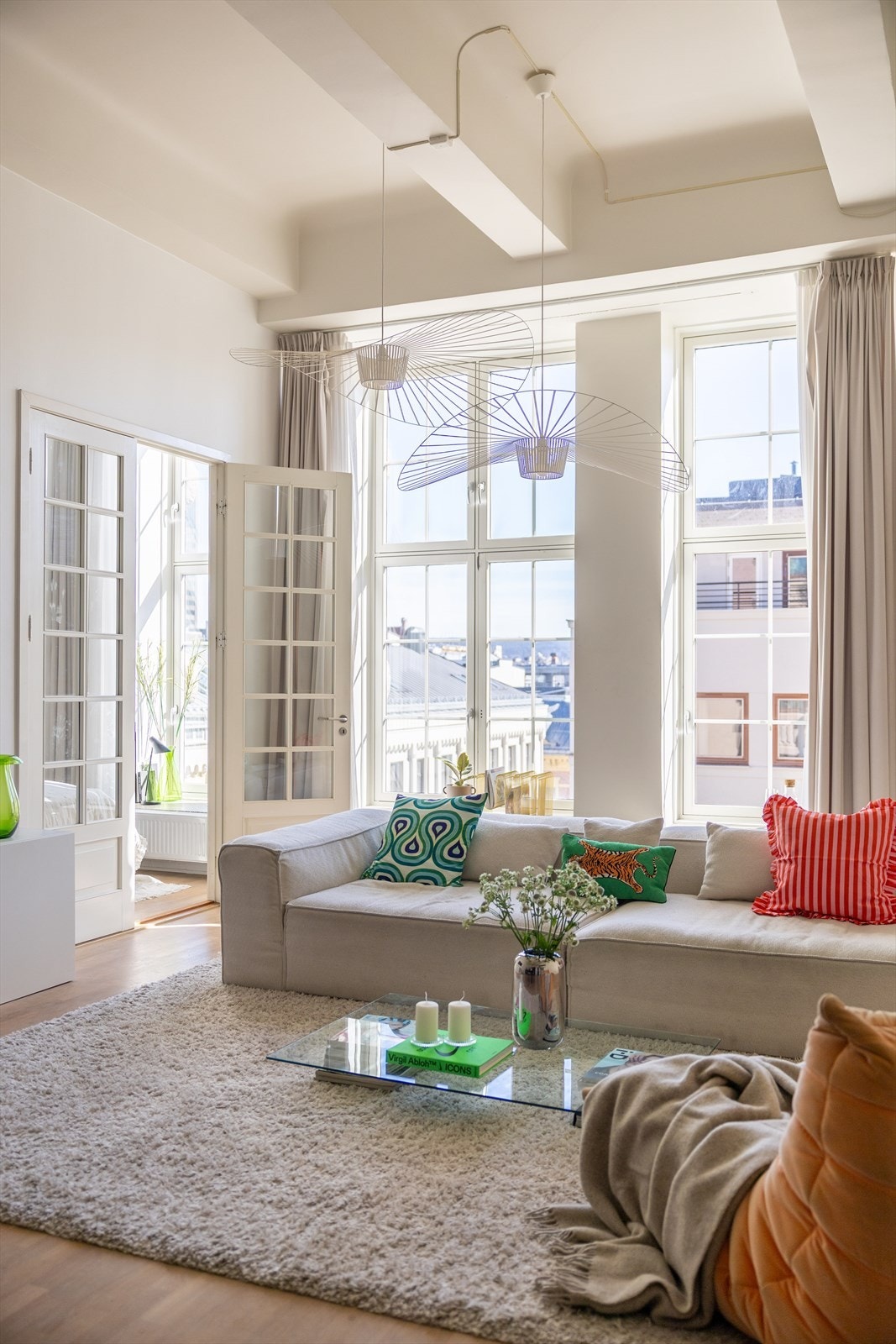 Leiligheten har to mesaniner, en over entréen og en over badet, som begge bidrar til å utnytte boligens potensial på en effektiv måte Galleribilde