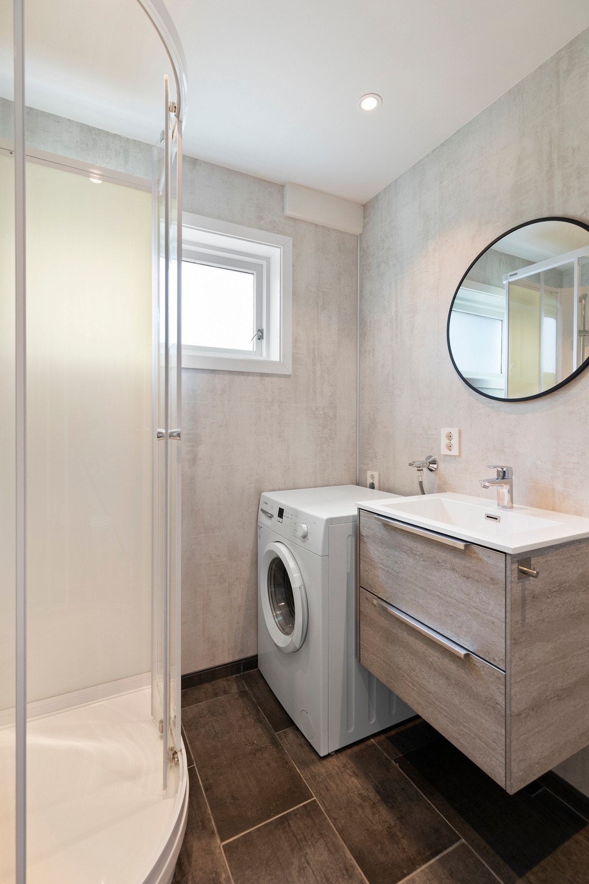 Bad/vaskerom i underetasjen Galleribilde