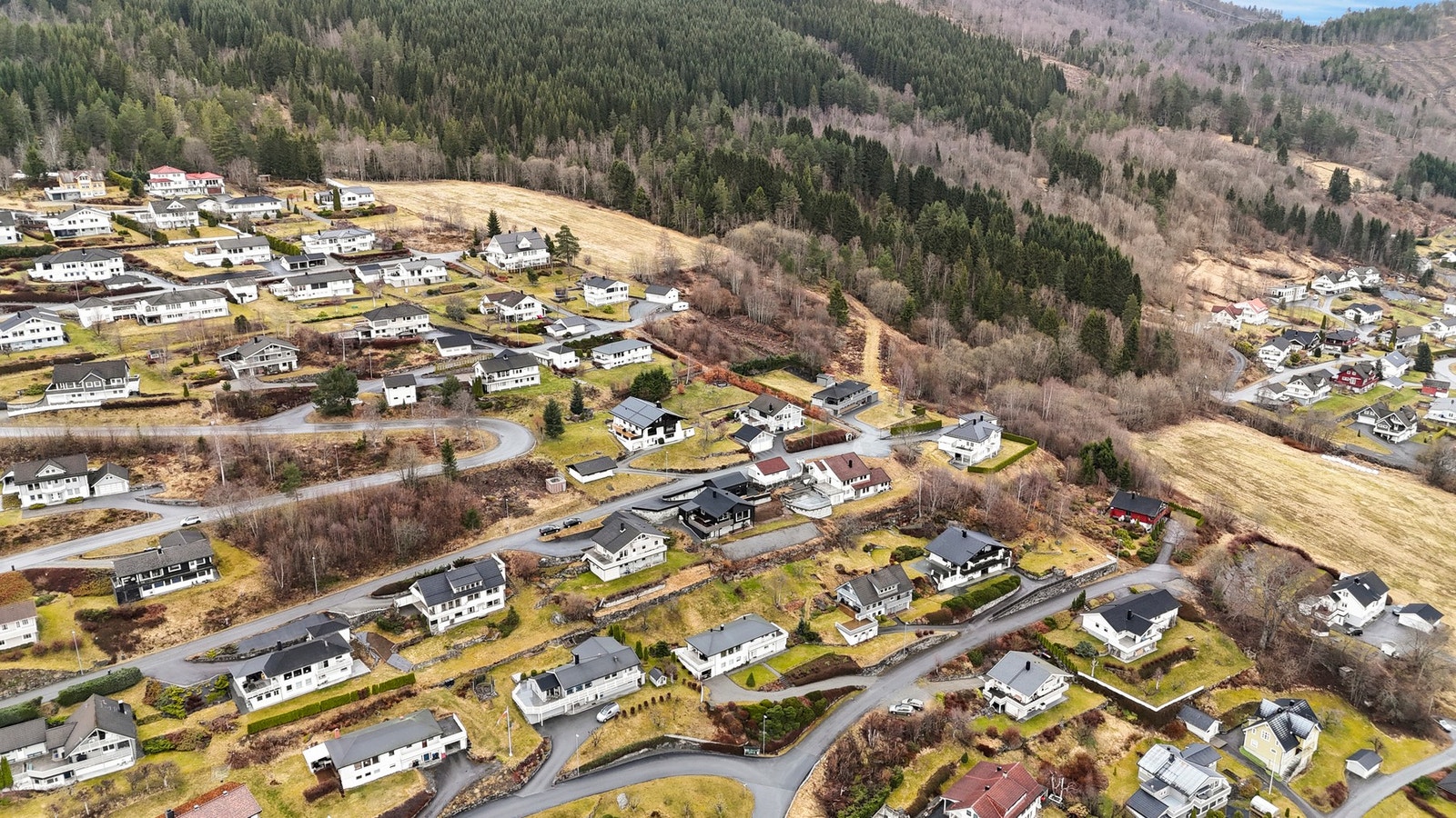 Eiendommen er beliggende som en av de siste husene i en endegate Galleribilde