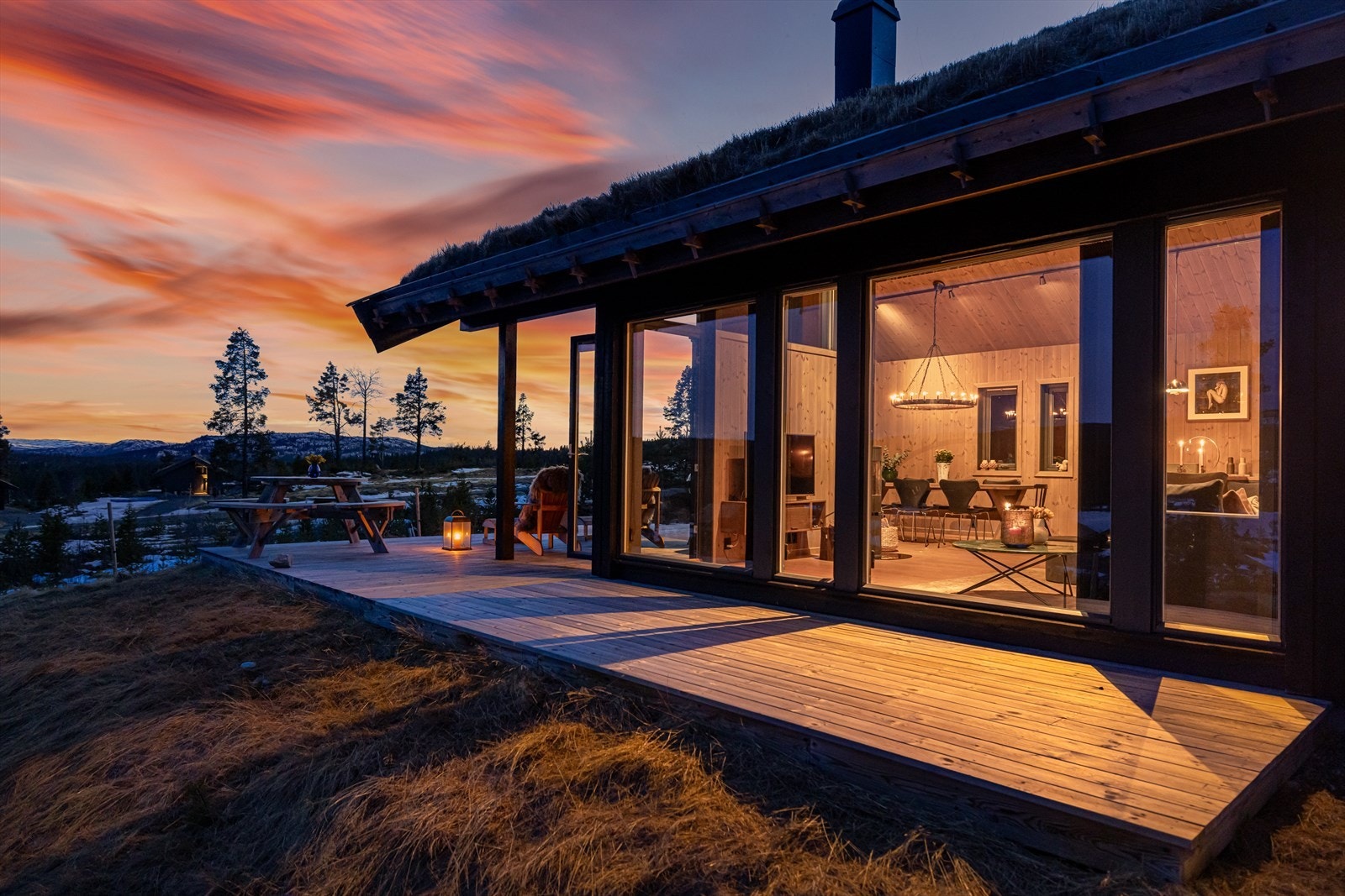 Store vindusflater gir et nydelig samspill mellom ute og innemiljøet Galleribilde