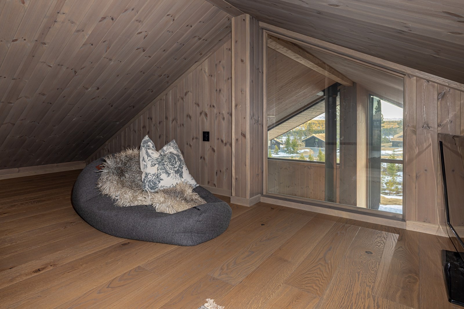 Romslig hems med TV-avdeling og mulighet for sengebåser Galleribilde