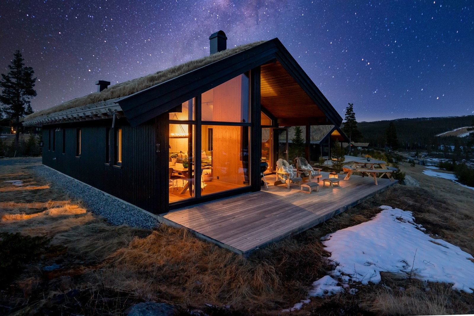 Velkommen til Synstevassgutu 18 - Særdeles lekker og moderne hytte i luftige og solrike omgivelse på Synstevassåsen. Galleribilde