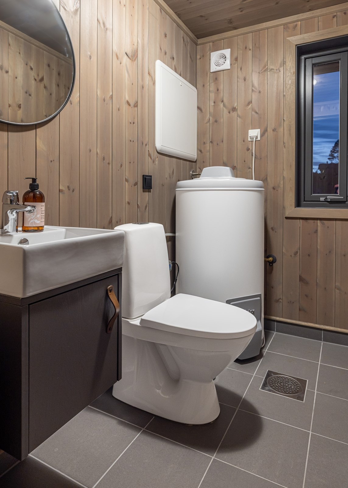 Separat WC / Teknisk rom Galleribilde