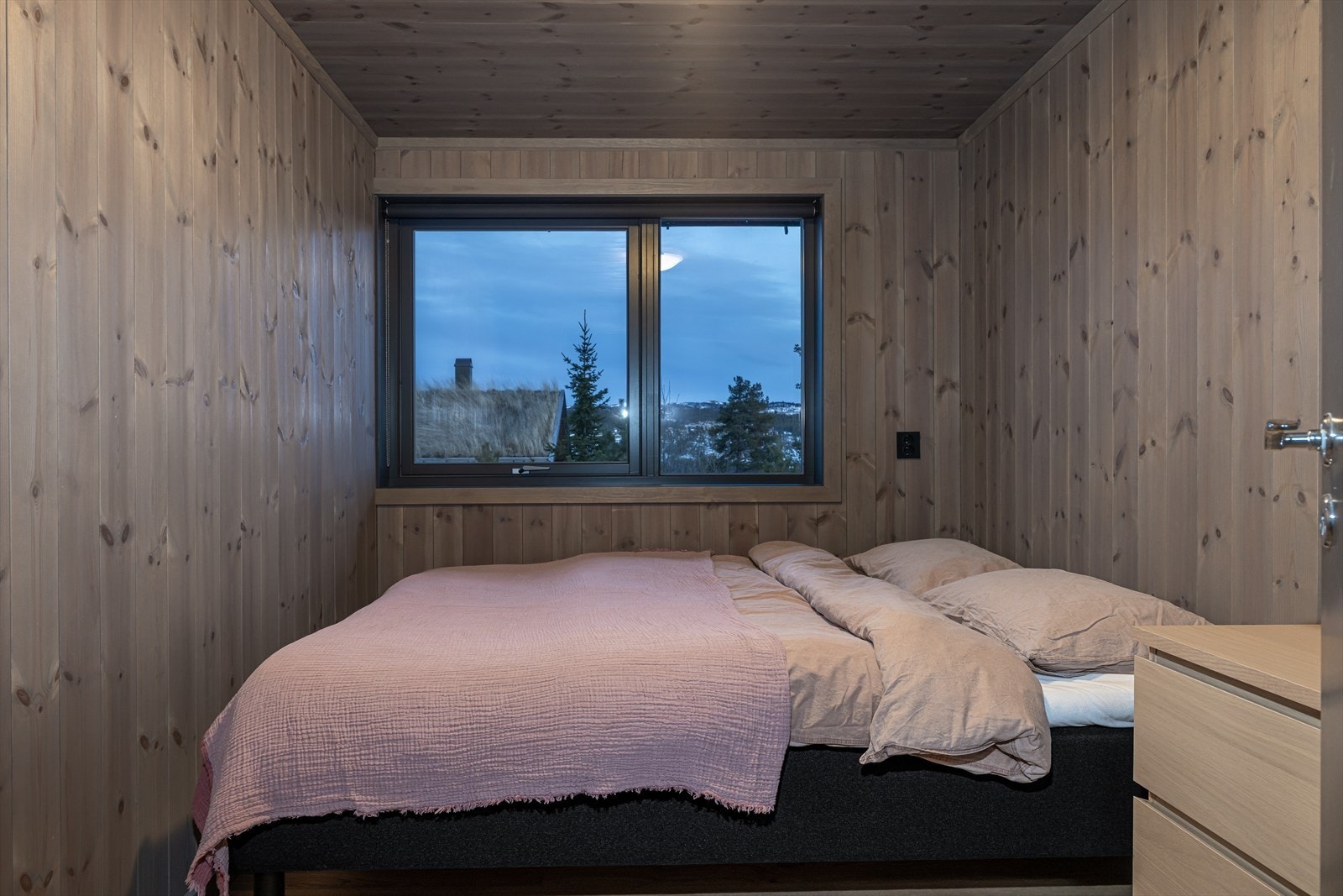 Soverom to Galleribilde