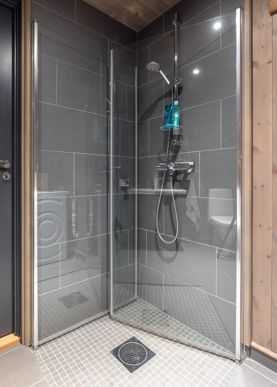 Pent flislagt bad Galleribilde