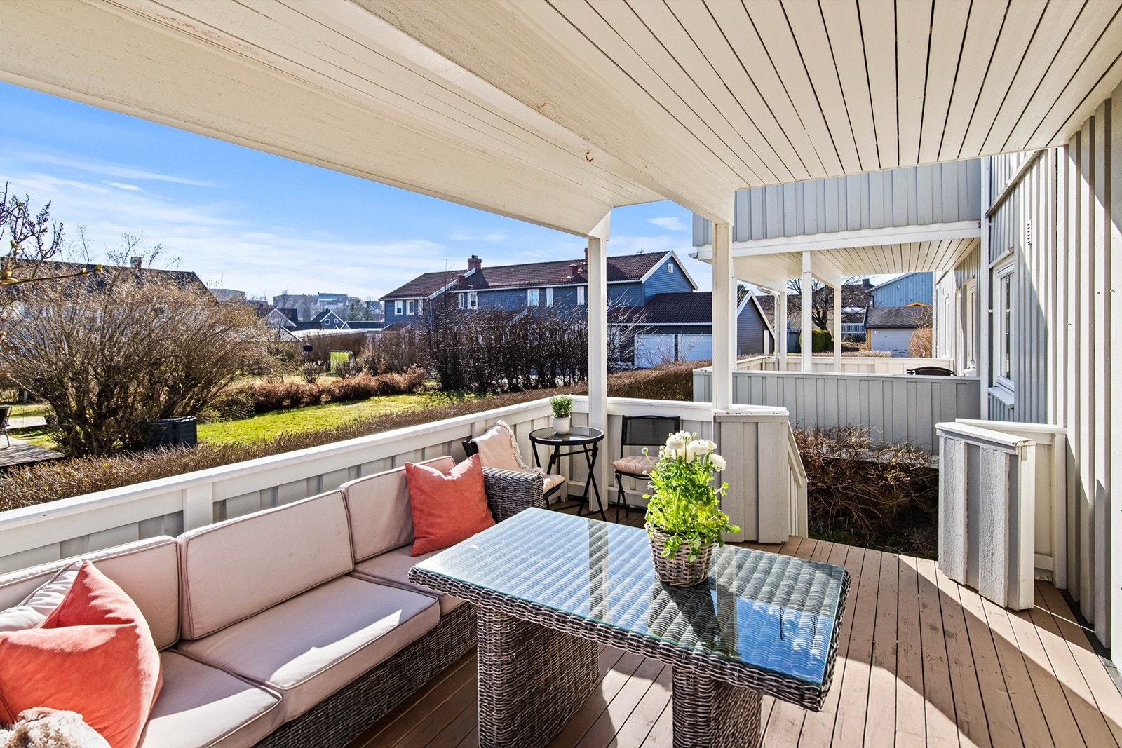 Sentrumsnær og samtidig beliggende i et rolig boligområde på Solvang. Galleribilde