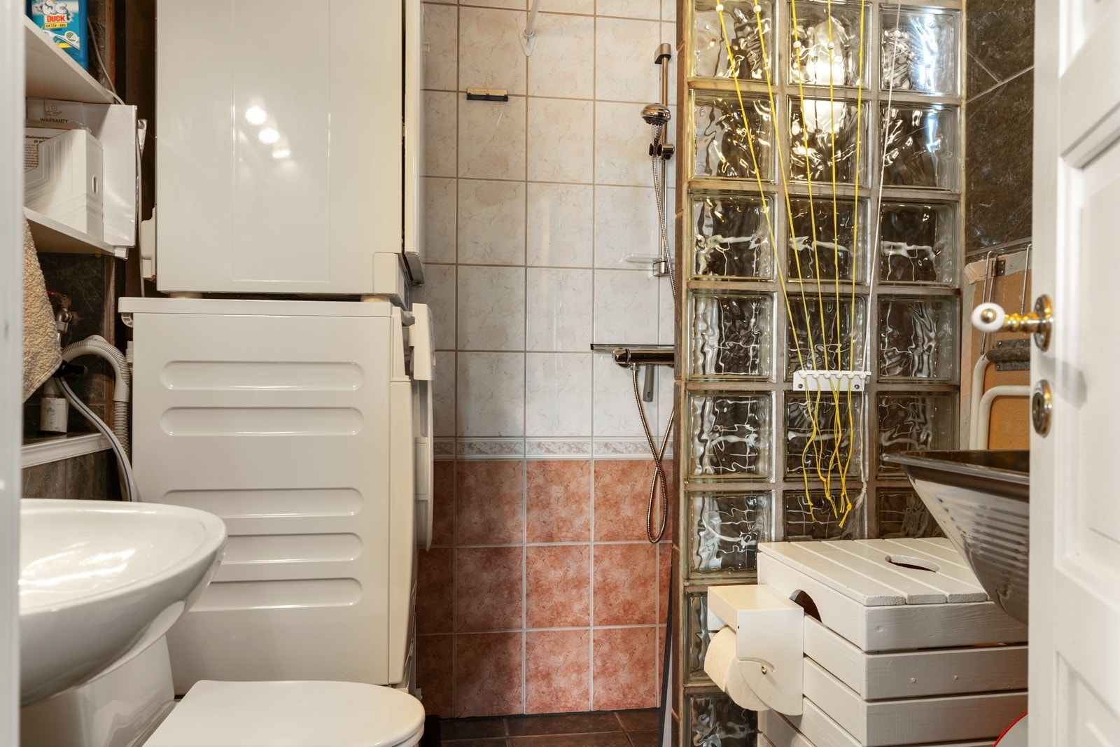 Bad/wc/vaskerom i 1. etasjen Galleribilde