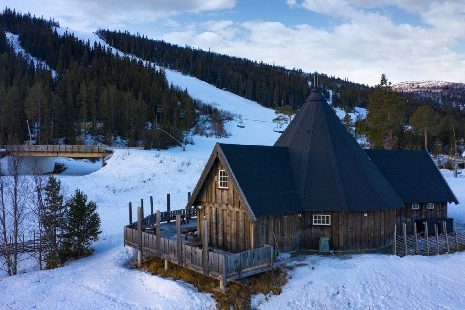 Lavvoen i Skisenteret med varmestue / afterski Galleribilde