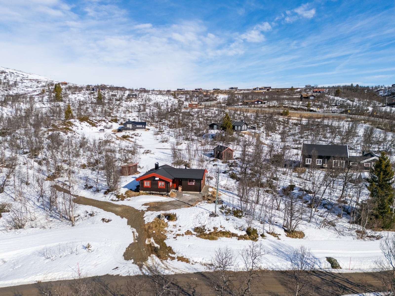 Langrennssporet går rett foran hytta, så her våkner man til nypreparerte spor Galleribilde