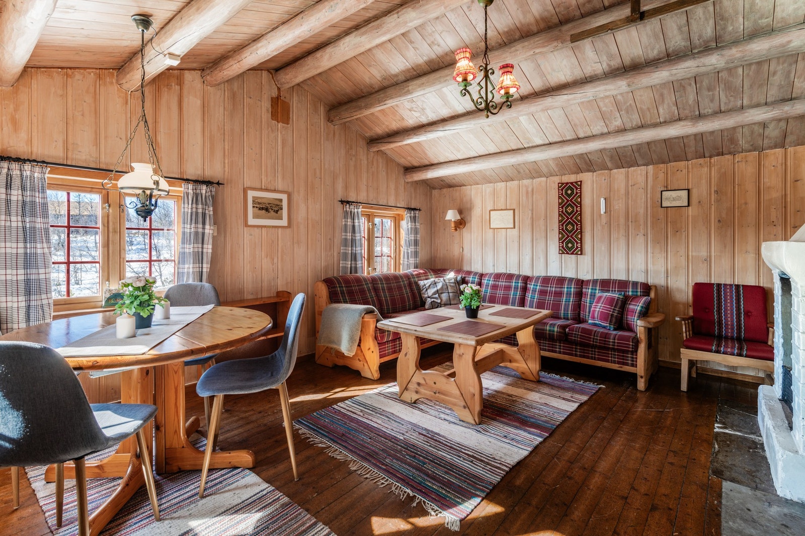 Hytta består av e ny og en gammel del Galleribilde