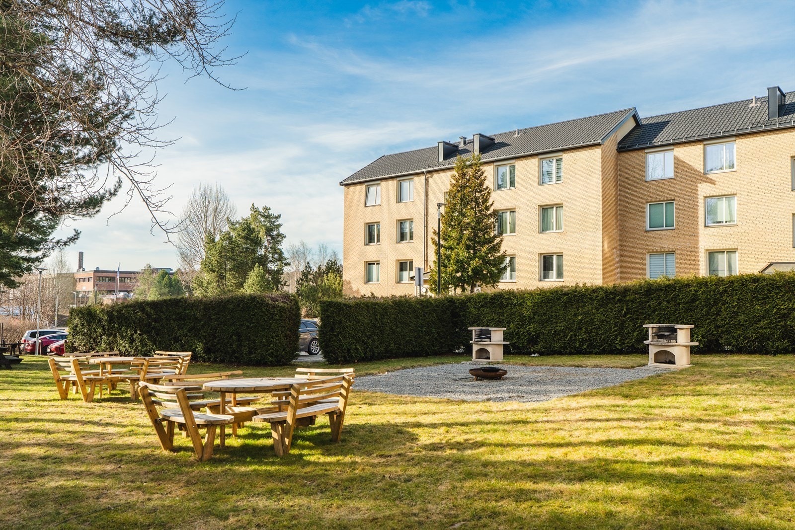 Garasjeplass i garasjerekke medfølger. Galleribilde