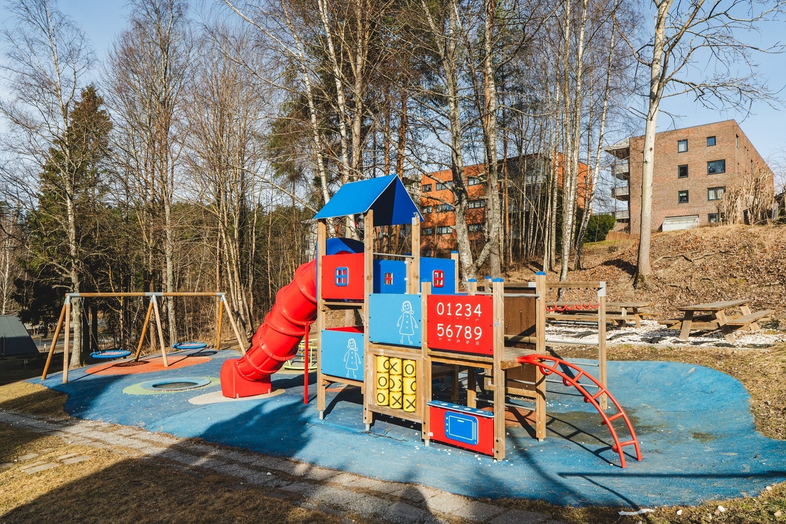 Sameiet har flotte, oppgraderte grøntområder og lekeplasser. Galleribilde