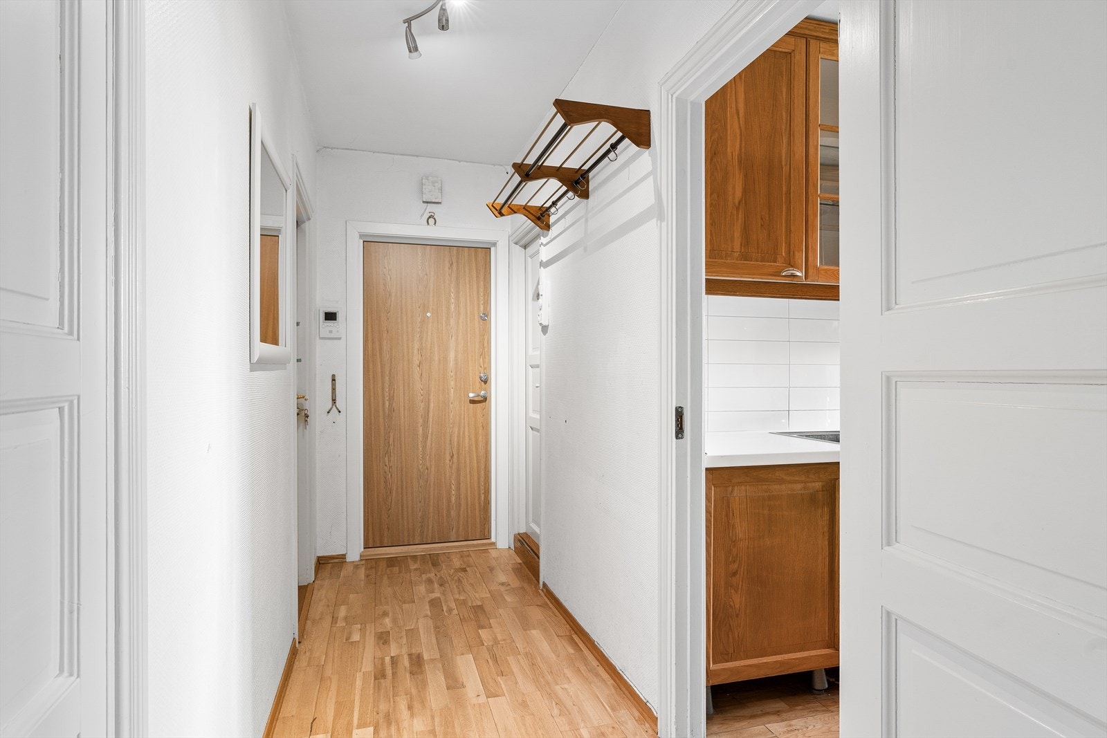 Her er det praktisk adkomst til boligens øvrige rom. Galleribilde