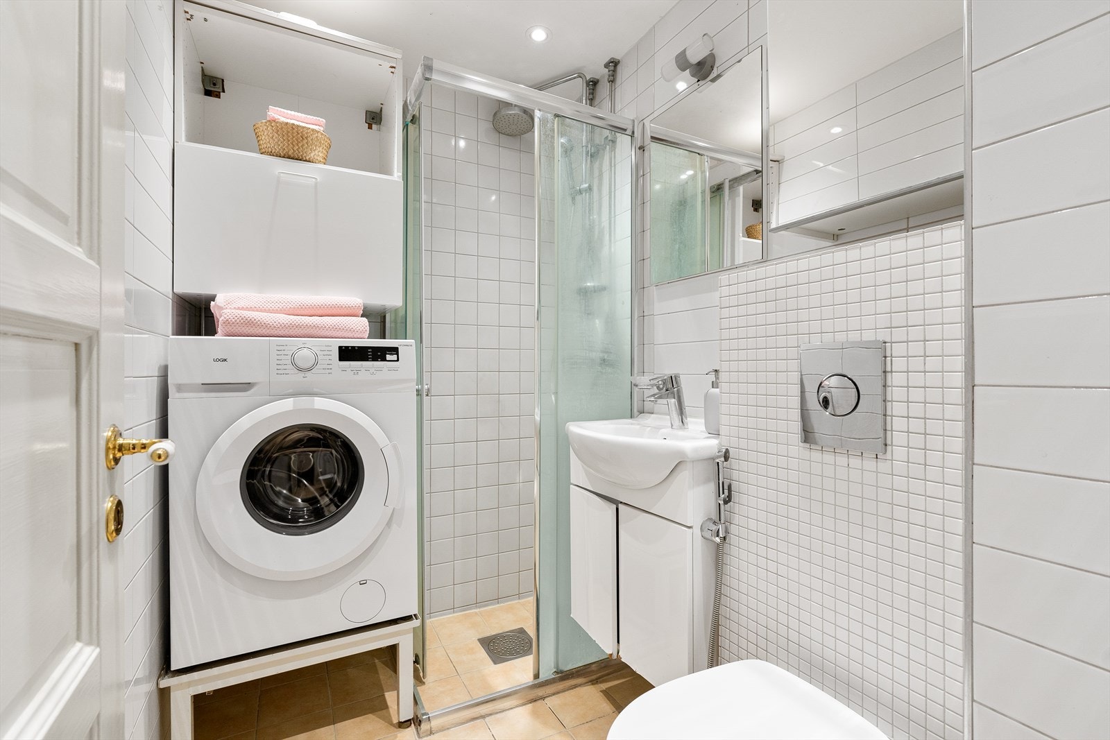 Bad med opplegg for vaskemaskin. Galleribilde