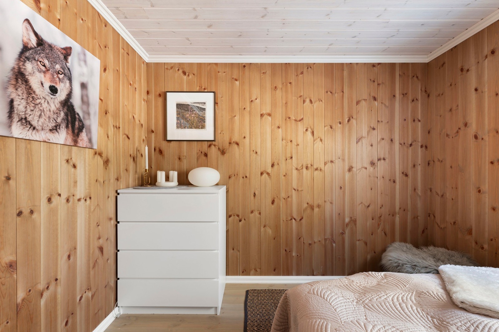 Panelvegger skaper en lun og koselig atmosfære. Galleribilde