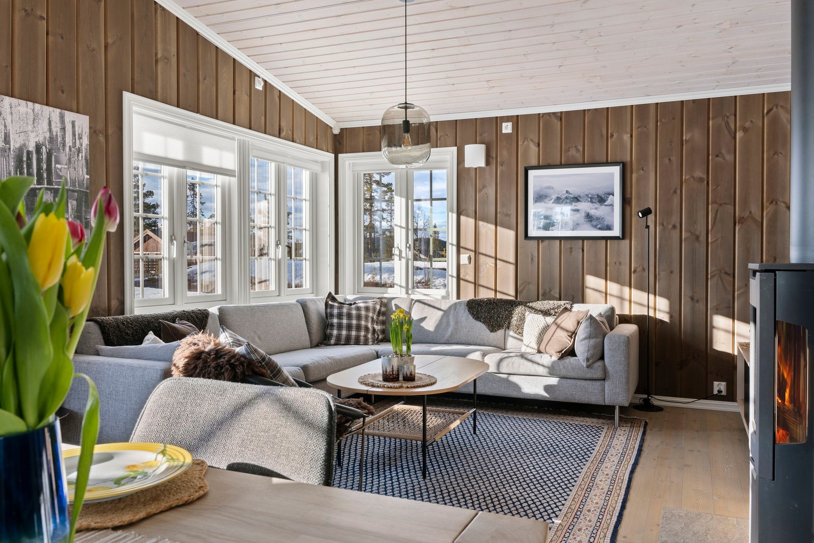 Hyggelig stue med peisovn - perfekt for koselige kvelder. Galleribilde