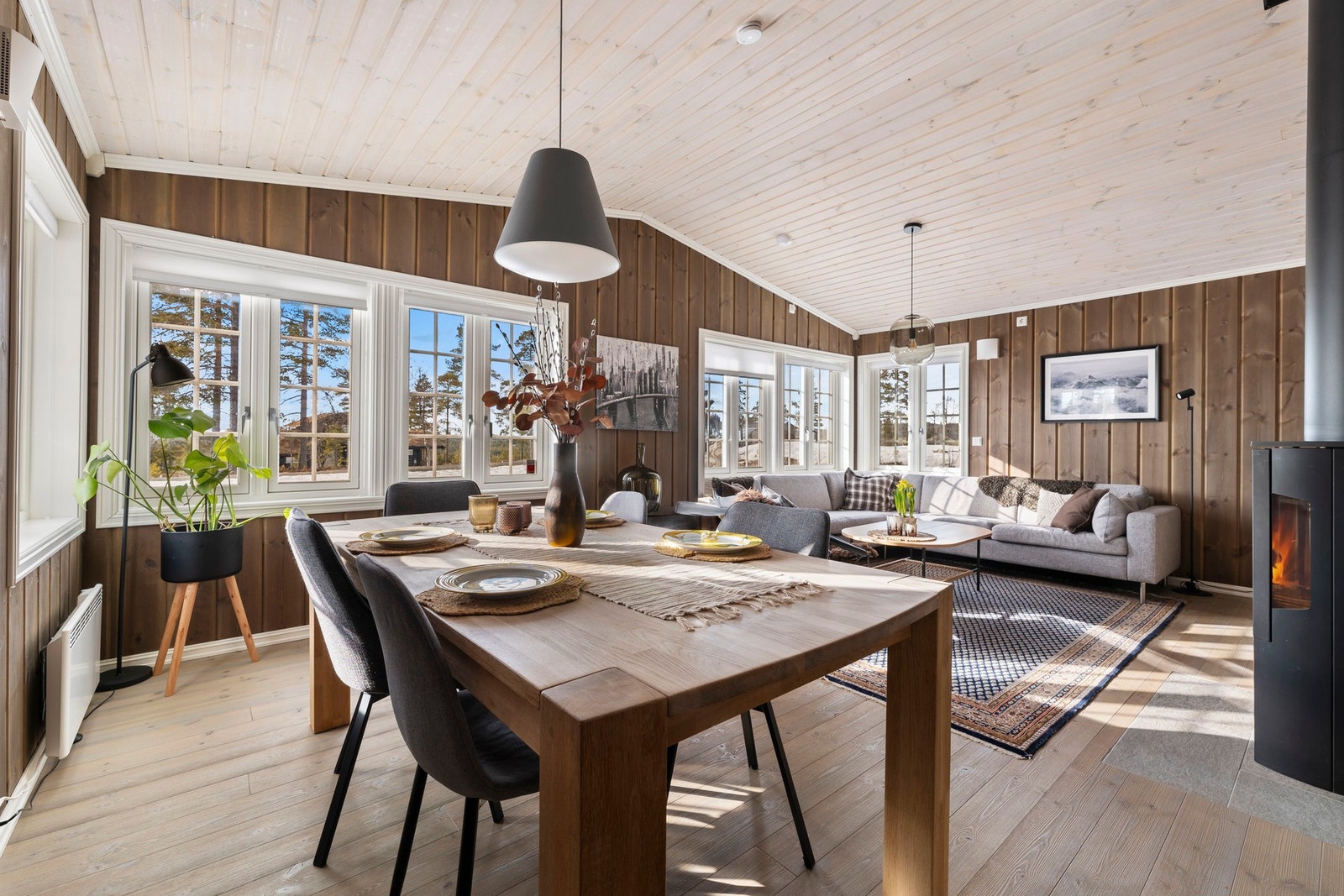 Åpen planløsning skaper en sosial atmosfære. Galleribilde