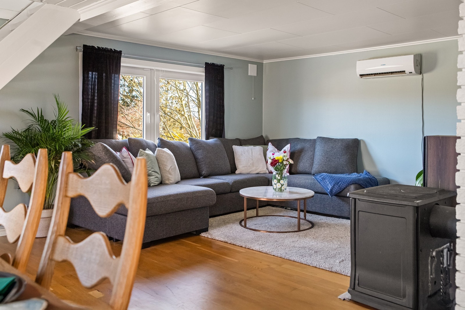 Plass til stor sofagruppe i tv-stuen Galleribilde