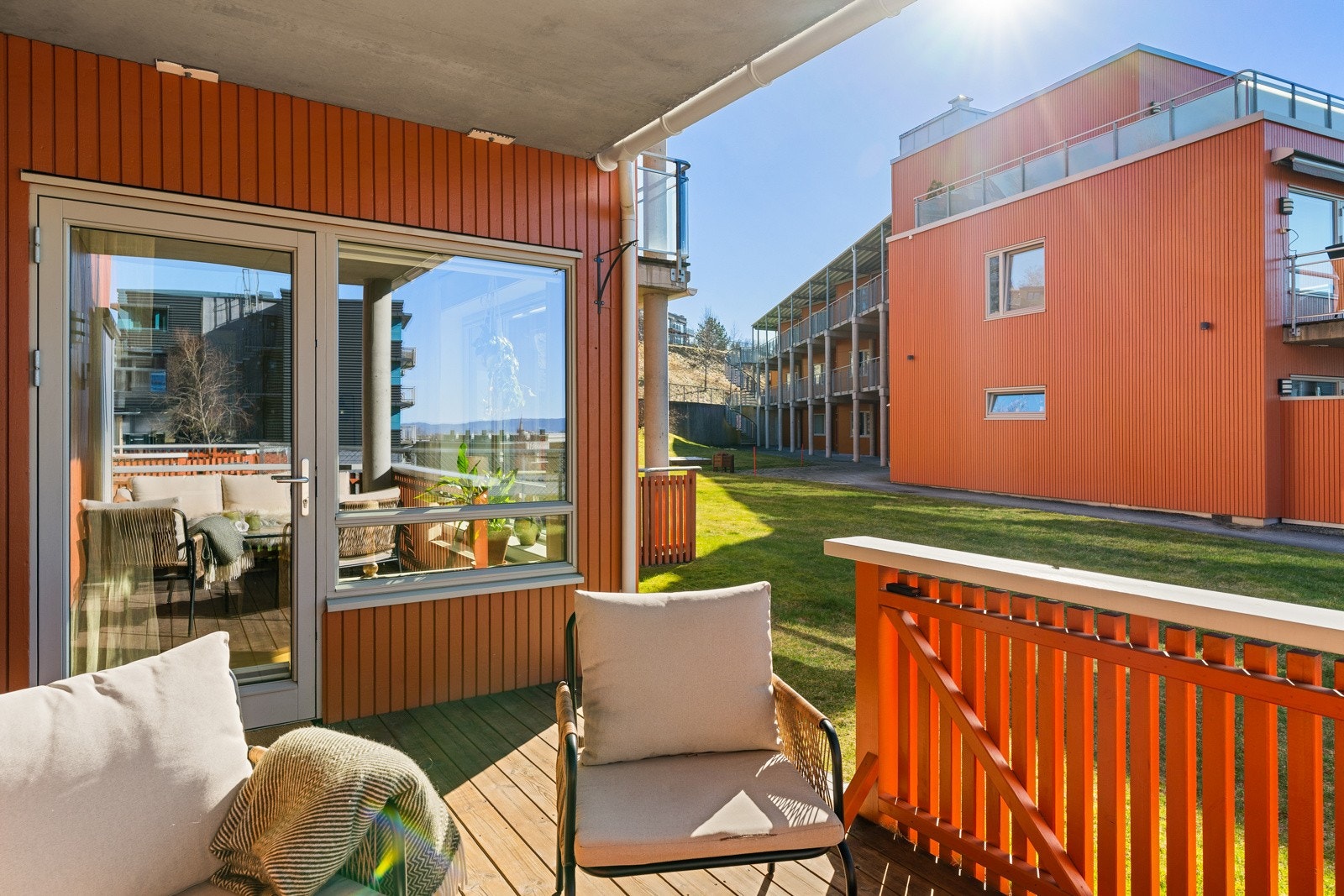 Terrassen er utstyrt med stikkontakt og utebelysning. Galleribilde