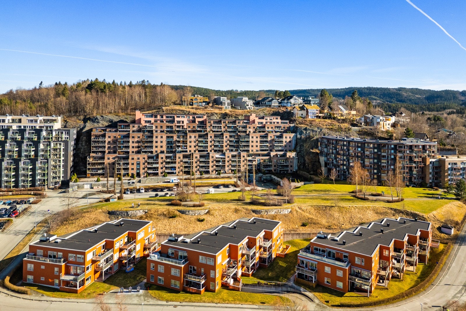 På Bergheim bor man tilbaketrukket fra den travle bykjernen samtidig som alle nødvendige hverdagsfasiliteter ligger innen kort rekkevidde. Galleribilde