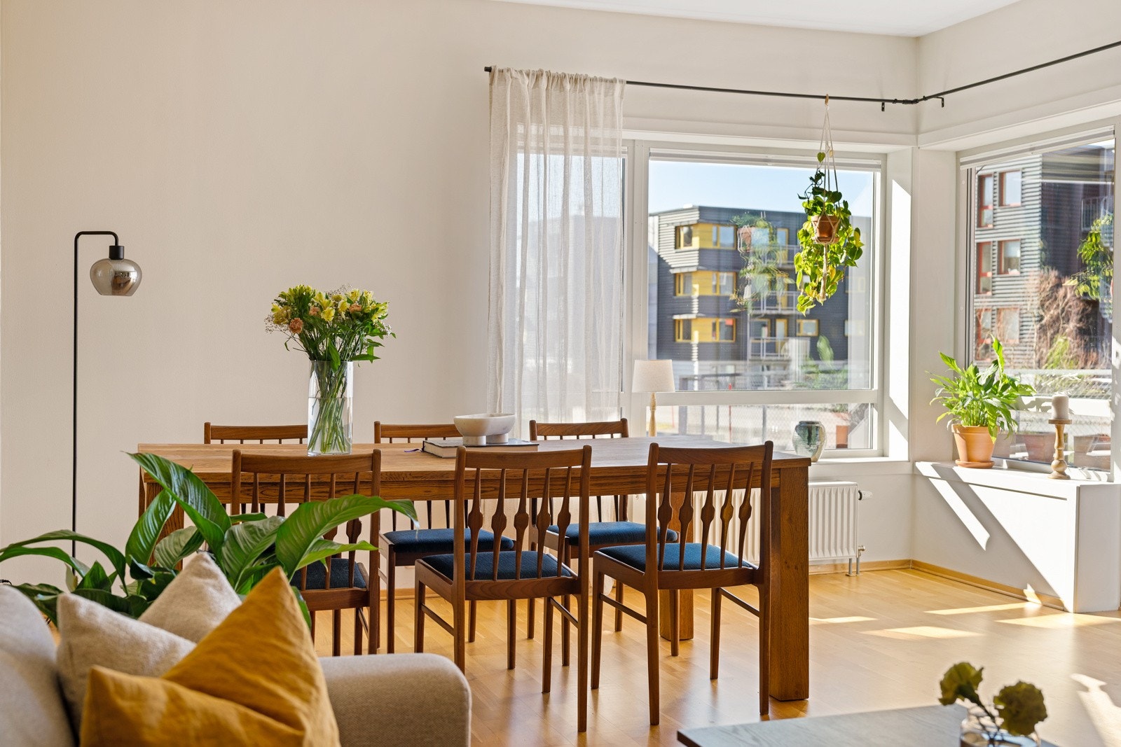 Det er fjernvarme og balansert ventilasjon som sørger for et godt inneklima. Galleribilde