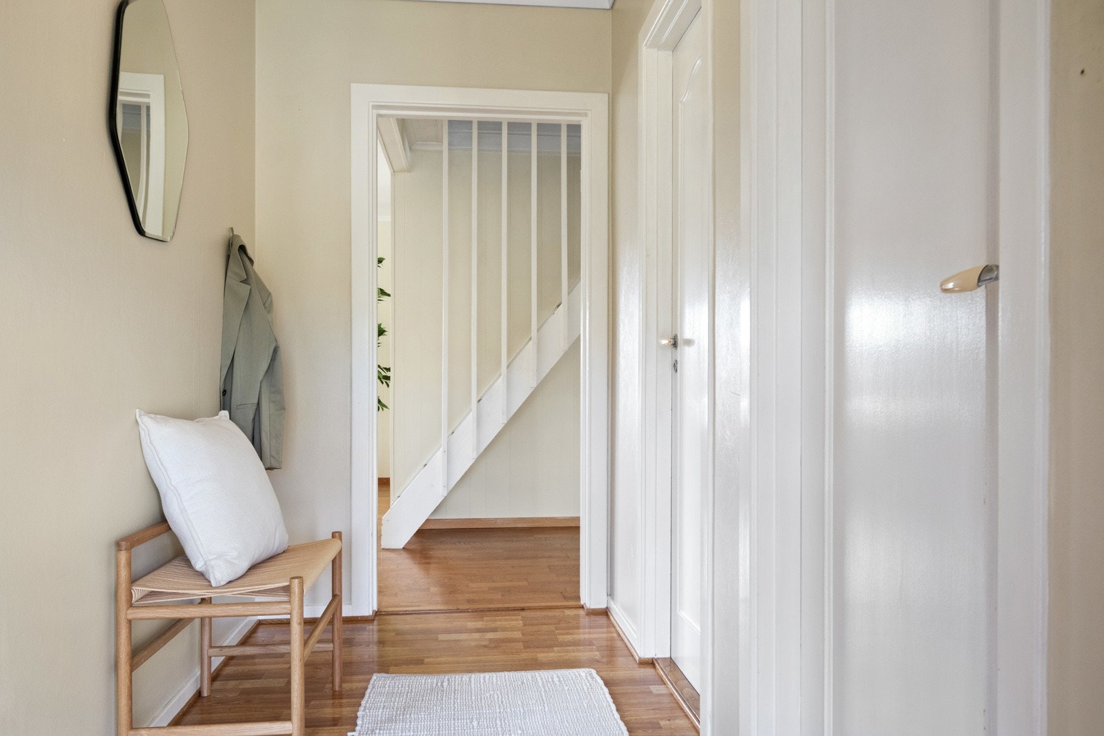 Tilliggende vindfanget finner man en hendig bod for oppbevaring av yttertøy og diverse utstyr. Galleribilde