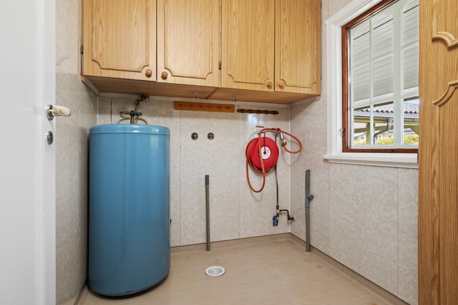 Vaskerommet har varmekabler, vinylbelegg på gulvet og våtromsplater på veggene. Galleribilde