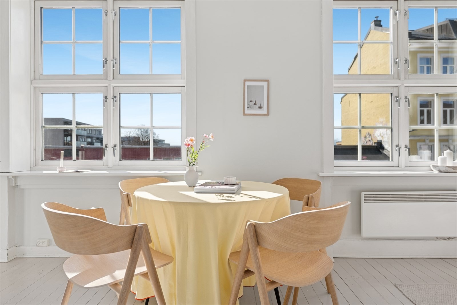 God plass til et spisebord - her kan du invitere venner og familie til hyggelige lag Galleribilde