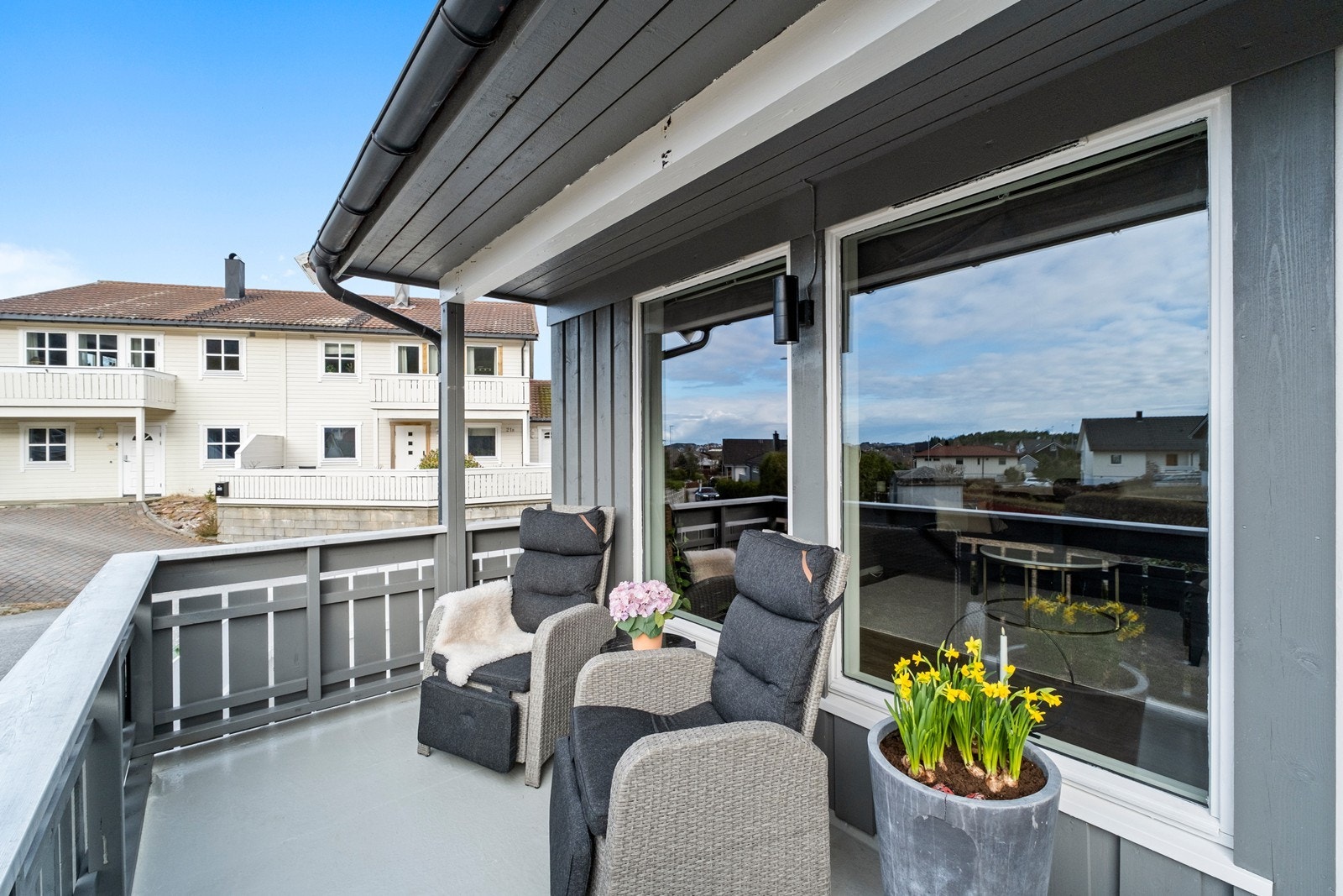 Utgang fra stue til veranda. Galleribilde