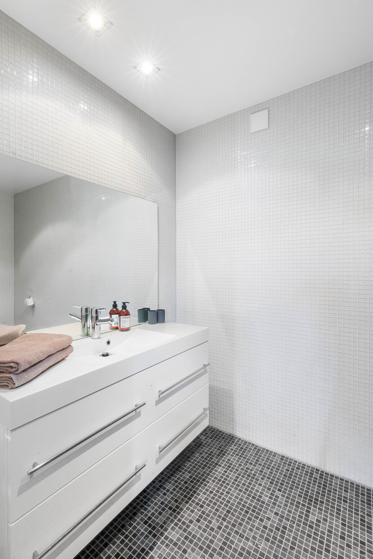 Baderommet i sokkeletasjen. Galleribilde