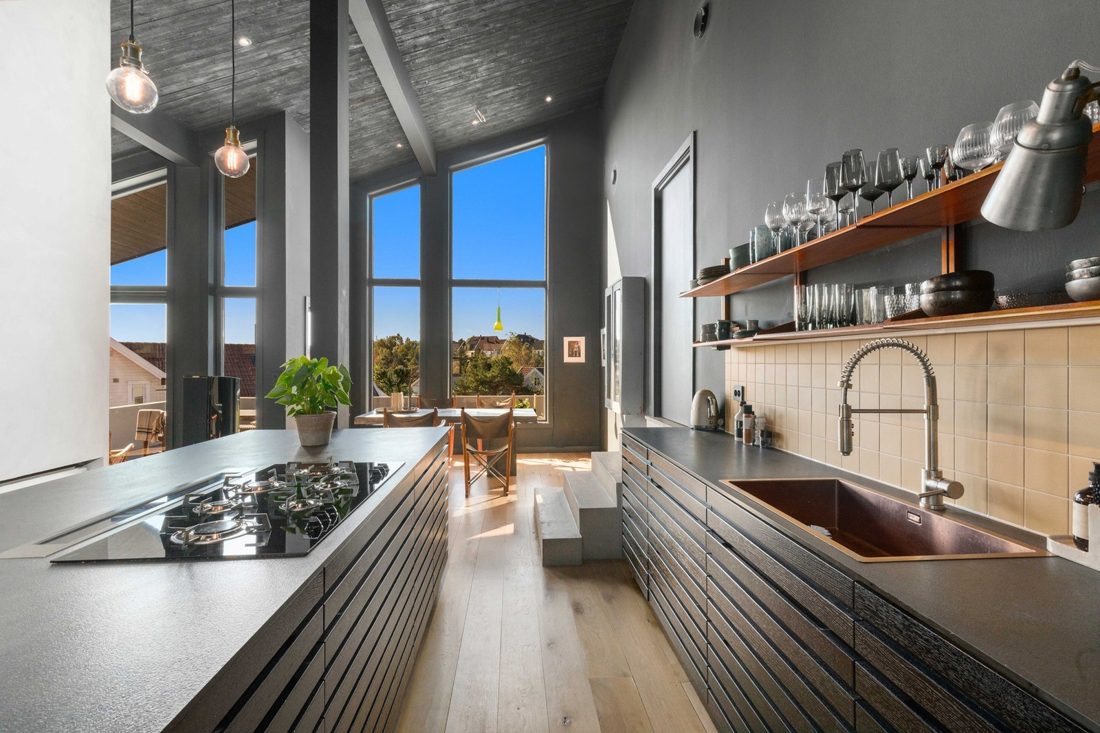 Benkeplater i slitesterkt komposittmateriale. Galleribilde