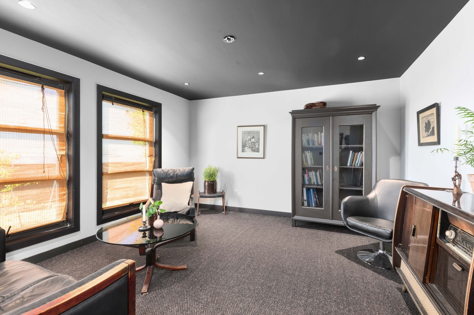 Soverom/kjellerstue. Galleribilde