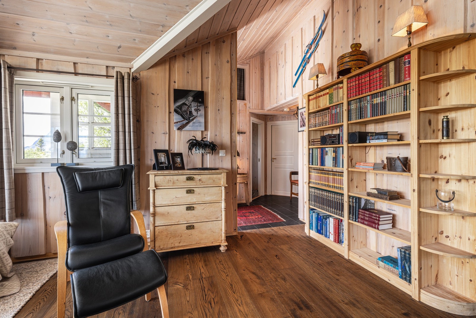 Videre til entre/inngangspart som er belagt med Otta Pillarguri skifer med varmekabler i 2020 Galleribilde