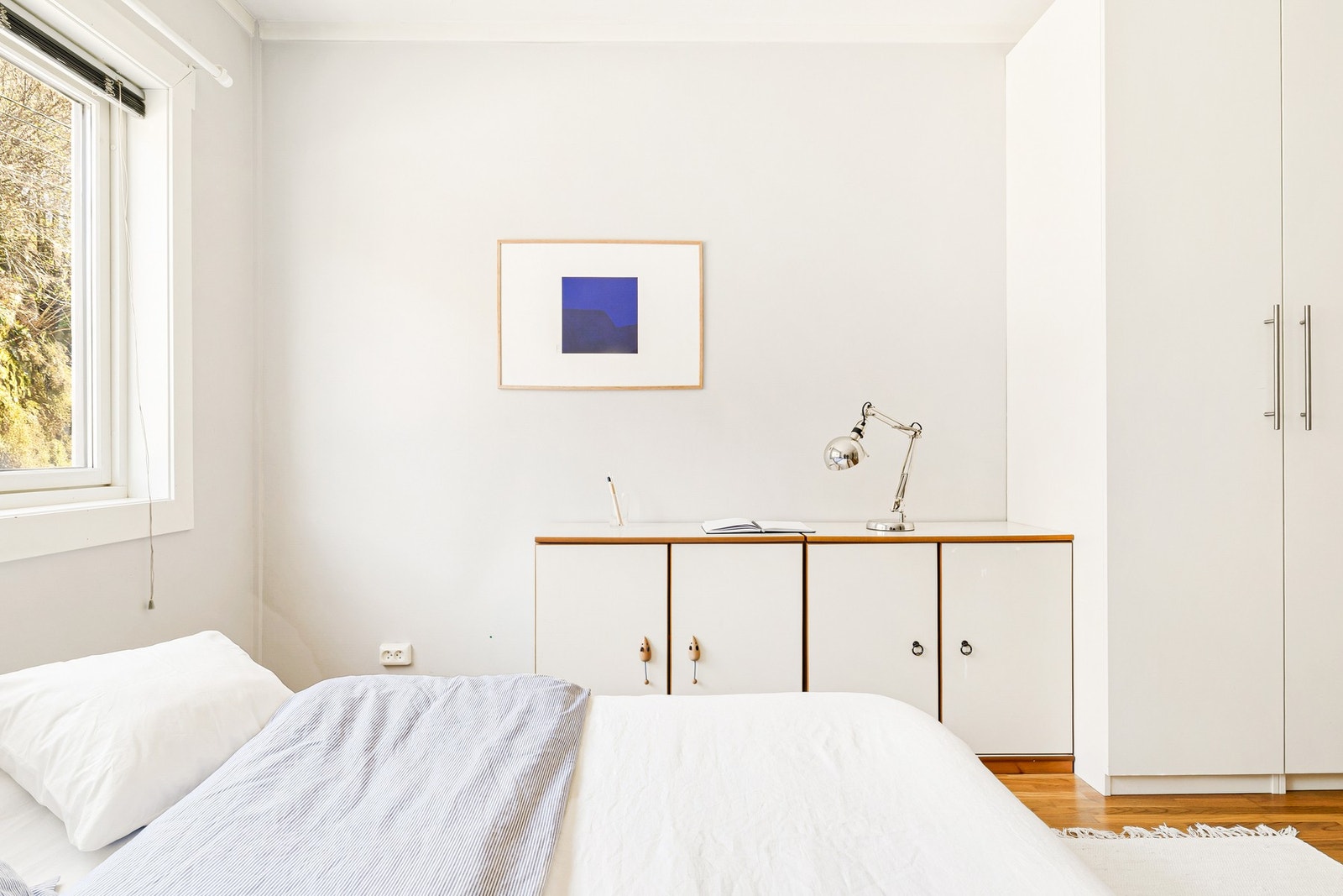 Stor vindusflate som gir godt med naturlig belysning. Galleribilde