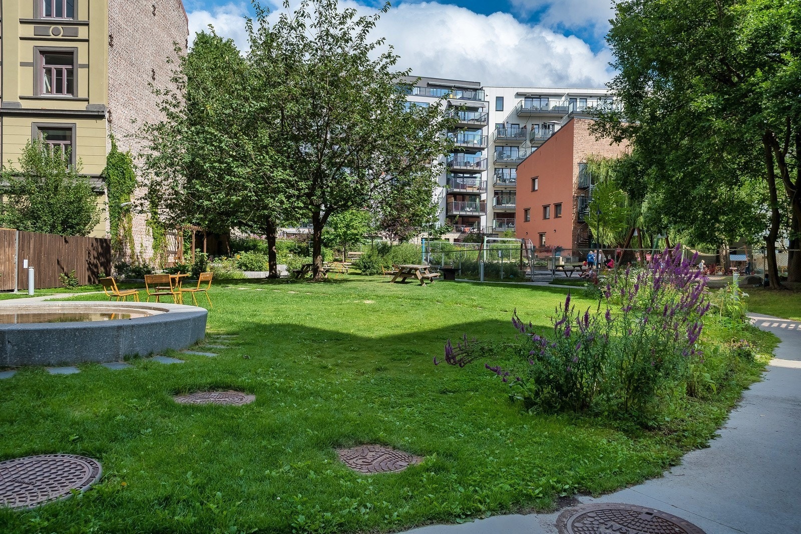 Bakgård 2/5 Galleribilde