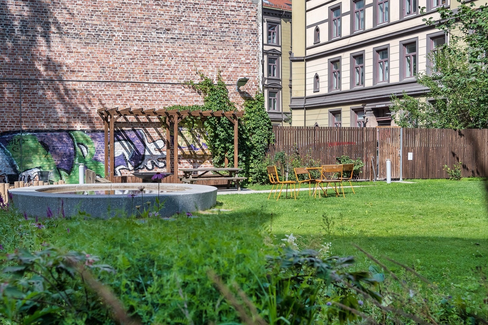 Bakgård 3/5 Galleribilde