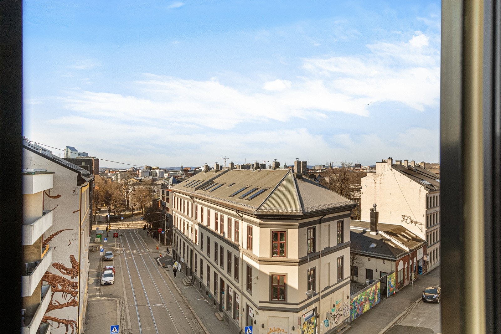 Her bor man i et svært ettertraktet område, rett ved parker, butikker, en rekke spisesteder og et godt kollektivtilbud. Galleribilde