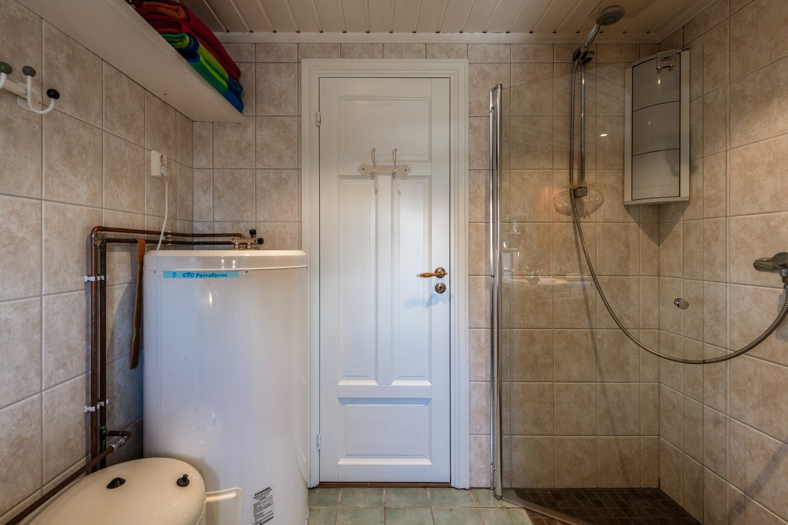 Varmtvannsbereder plassert på badet. Galleribilde