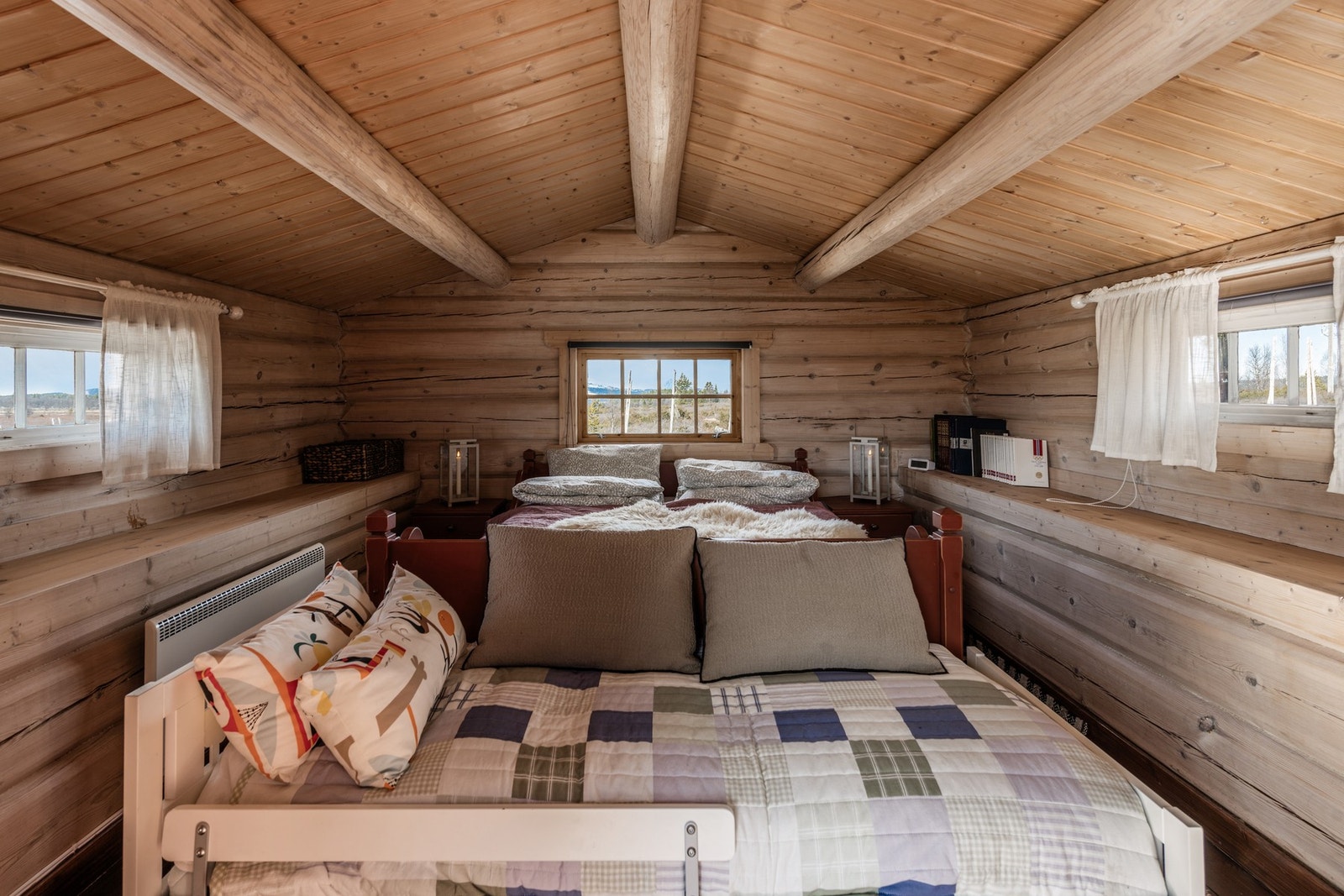 Stabburet er innredet med ekstra sengeplasser. Galleribilde