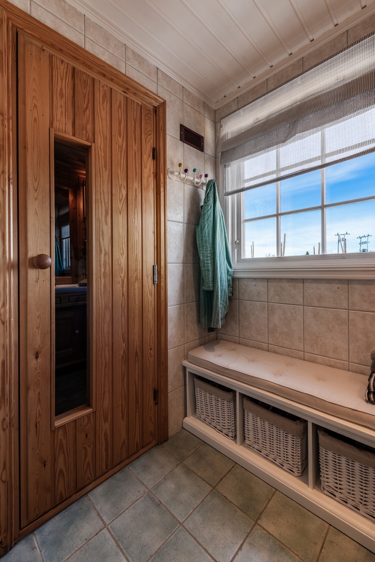 Inn via badet finner man badstuen. Galleribilde