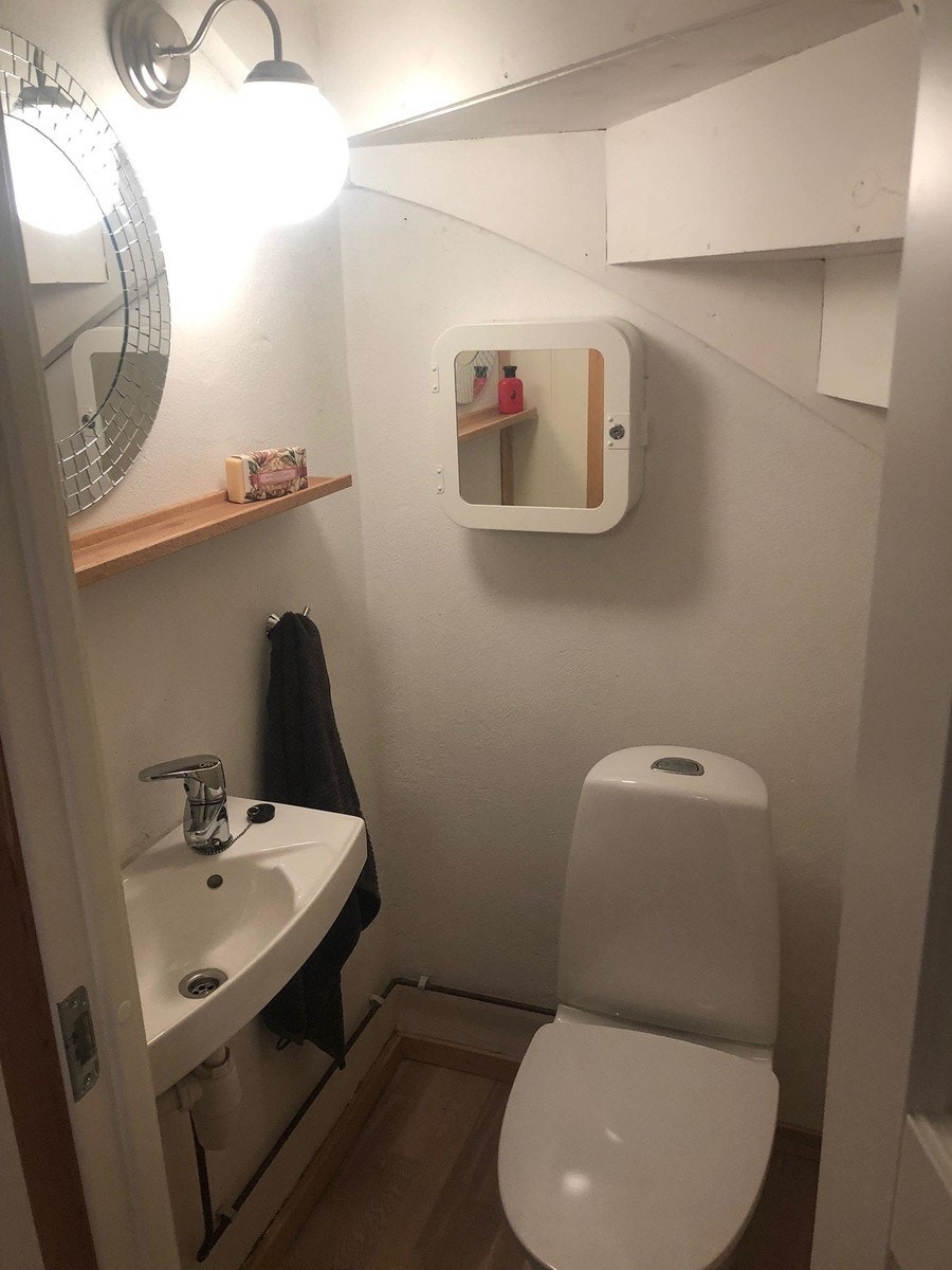 Separat toalett kjeller Galleribilde