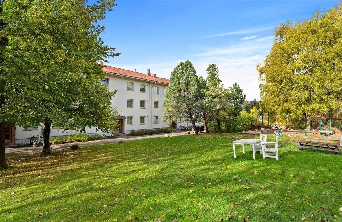 Borettslagets oppvarming består av fjernvarmeanlegg med radiatorer til leilighetene. Det betyr lavt strømforbruk i hver bolig. Galleribilde