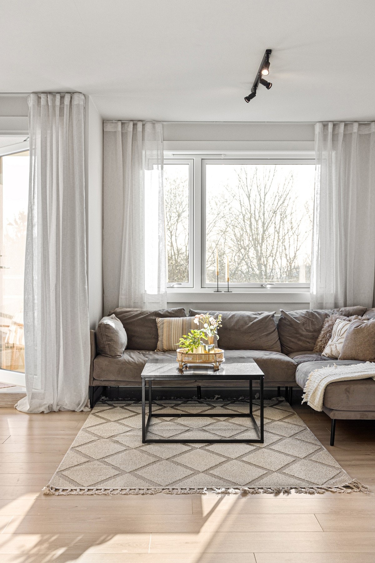 Gjennomgående planløsning med høy bokvalitet. Galleribilde